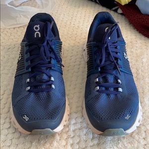 men’s ONs size 12 like new